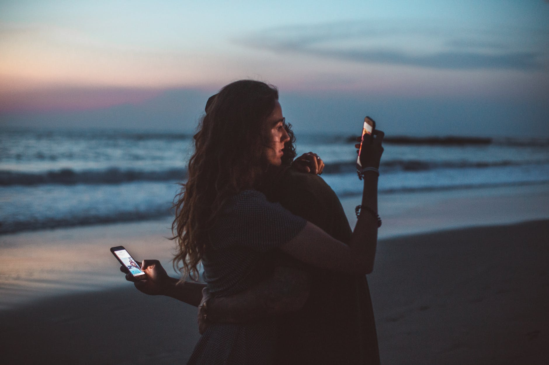 Redes sociales: búsqueda de felicidad o placer