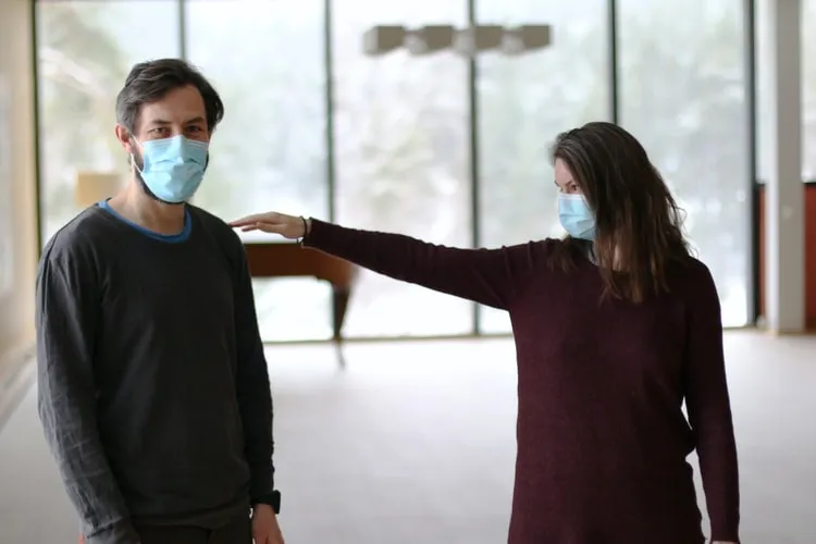 ¿Qué está ayudando a las parejas a superar la pandemia?
