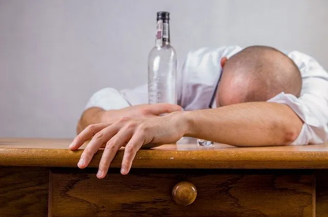 ¿Qué pasa con los hijos de padres alcohólicos?