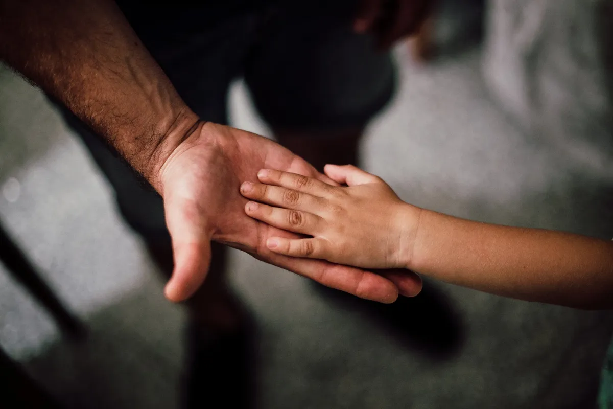 ¿Cuándo los adolescentes se sienten amados por sus padres?