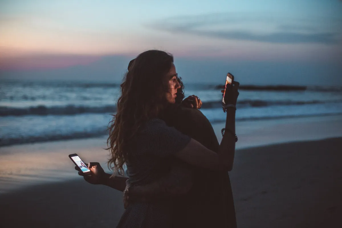 Redes sociales: búsqueda de felicidad o placer